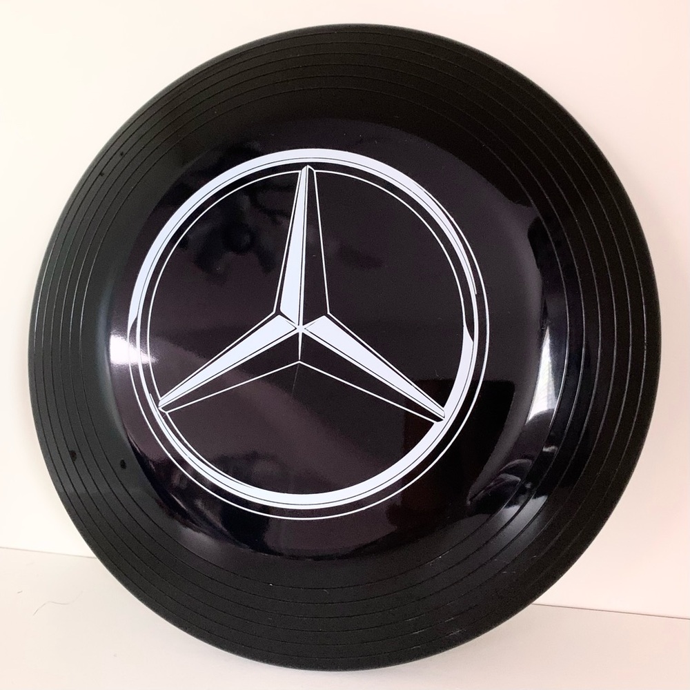 Hold Mercedes Benz frisbee